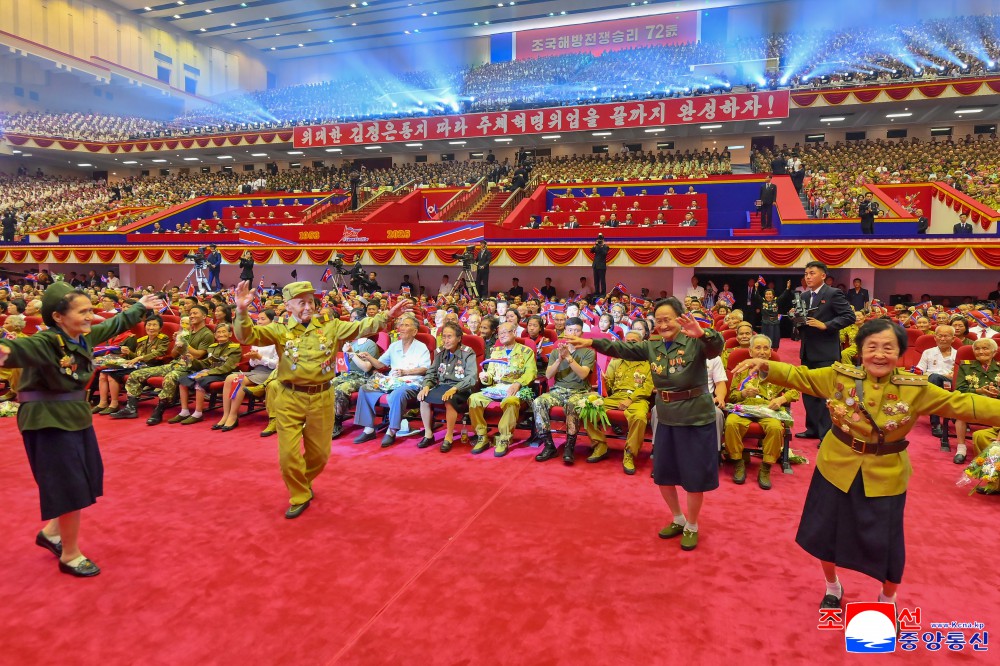 25-조국해방전쟁승리72돐 성대히 경축